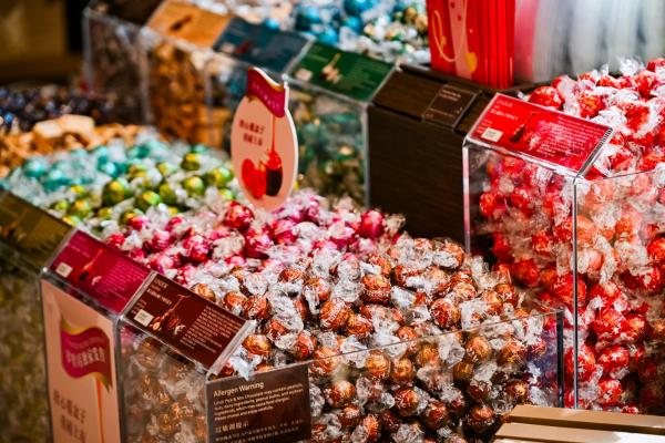 “瑞士莲缤纷臻选巧克力”（Pick & Mix）专区于中国首店亮相